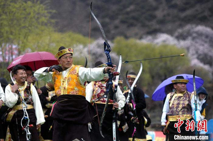 3月28日，選手參加響箭比賽?！±盍?攝