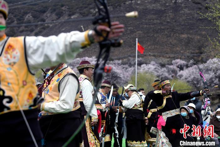 3月28日，選手參加響箭比賽?！±盍?攝