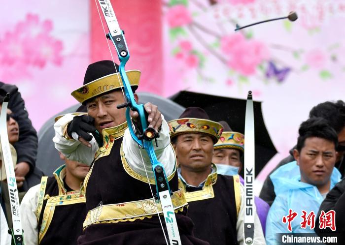 3月28日，選手參加響箭比賽?！±盍?攝