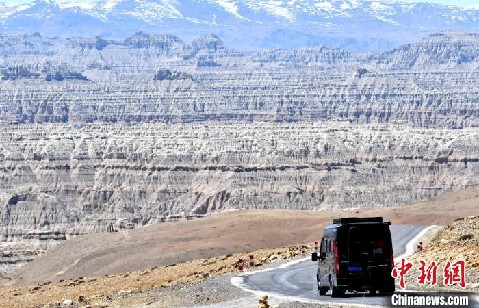 4月5日，西藏阿里札達(dá)土林?！±盍?攝