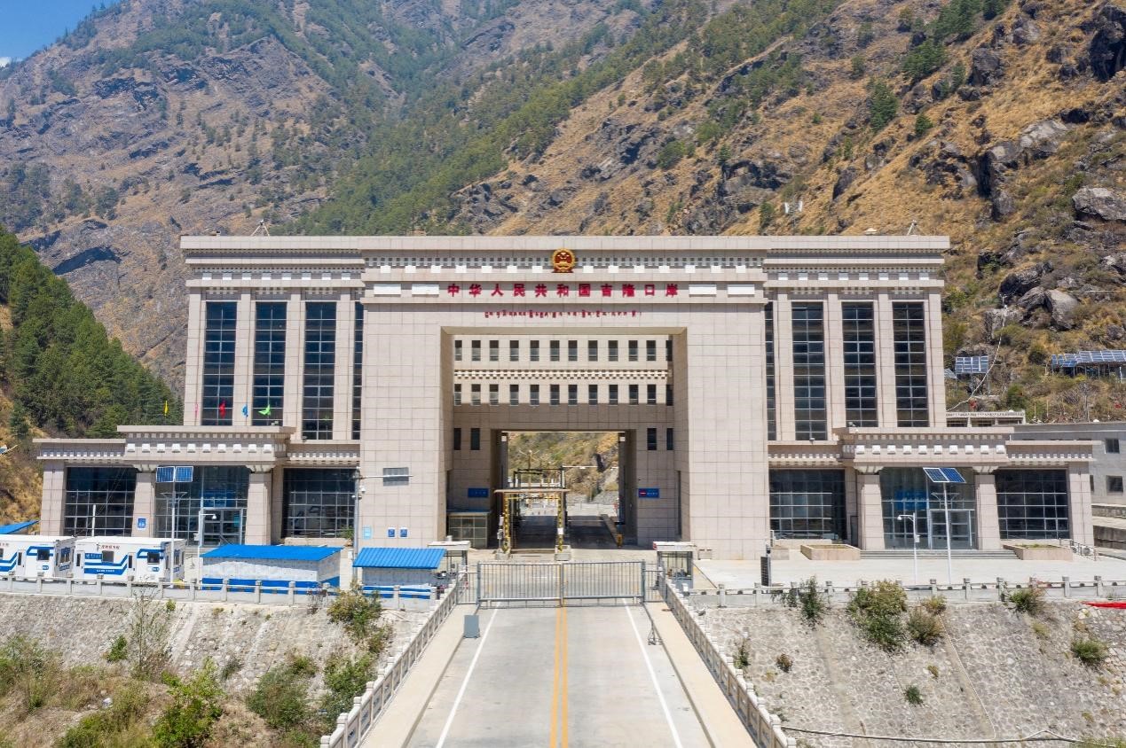 吉隆口岸航拍畫面。人民網(wǎng)記者 唐宋攝