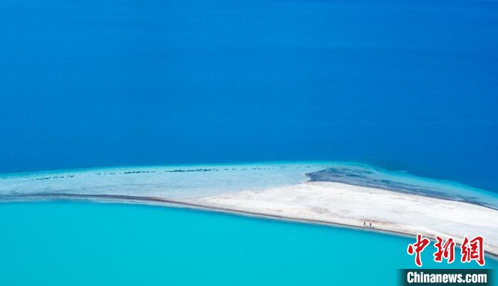 圖為山南羊卓雍錯(cuò)?！『闻罾?攝