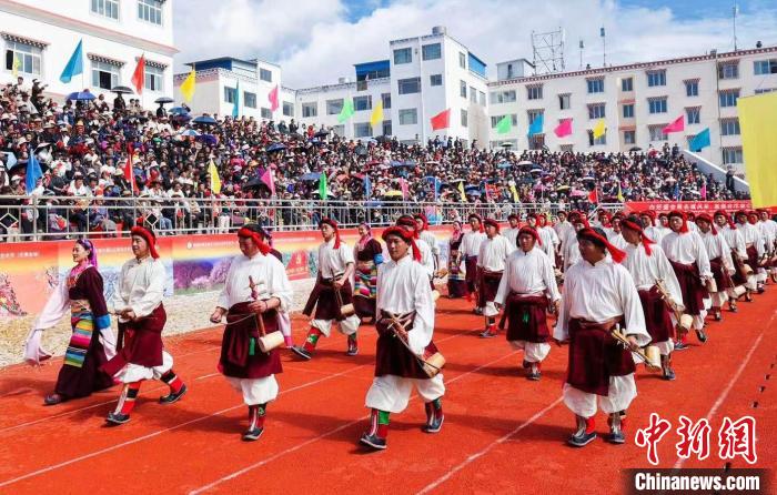 圖為西藏昌都市第九屆三江茶馬文化藝術(shù)節(jié)(芒康會場)開幕式現(xiàn)場?！〔际忻⒖悼h委宣傳部供圖