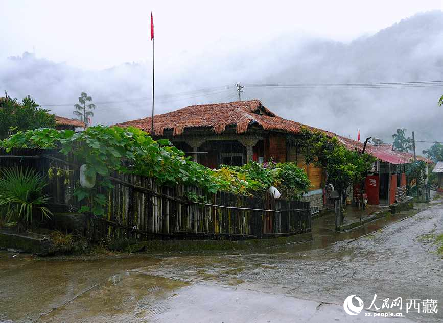 門巴族的特色庭院。