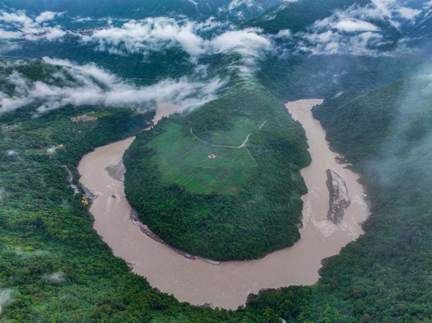 雅魯藏布江果果塘大拐彎。張澤坤攝
