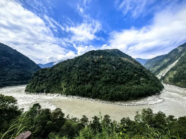 幾代建設(shè)者，歷經(jīng)半個(gè)多世紀(jì)完成！這是一條怎樣的公路？