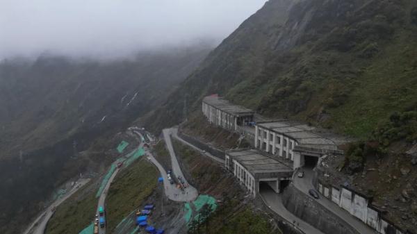 幾代建設(shè)者，歷經(jīng)半個(gè)多世紀(jì)完成！這是一條怎樣的公路？