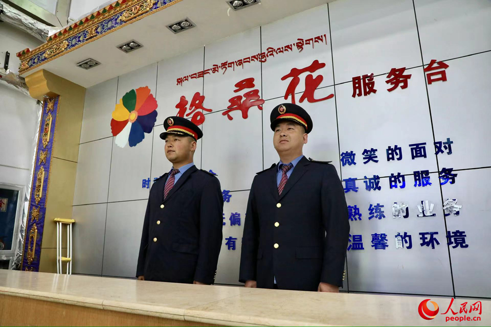 那曲火車站格桑花服務(wù)臺(tái)。人民網(wǎng)記者 次仁羅布攝