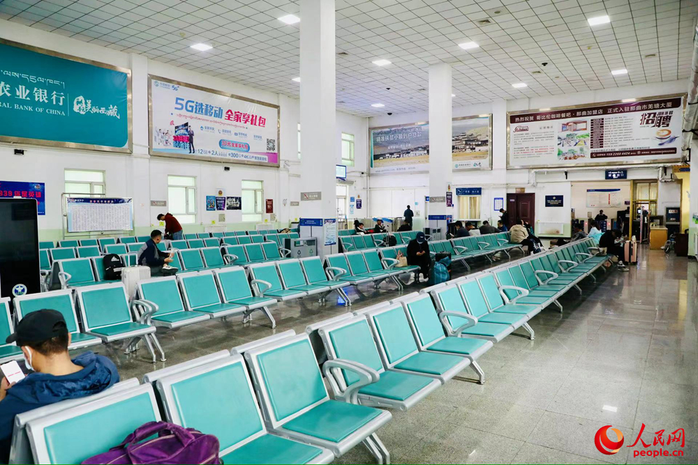 火車站內(nèi)景。人民網(wǎng)記者 次仁羅布攝