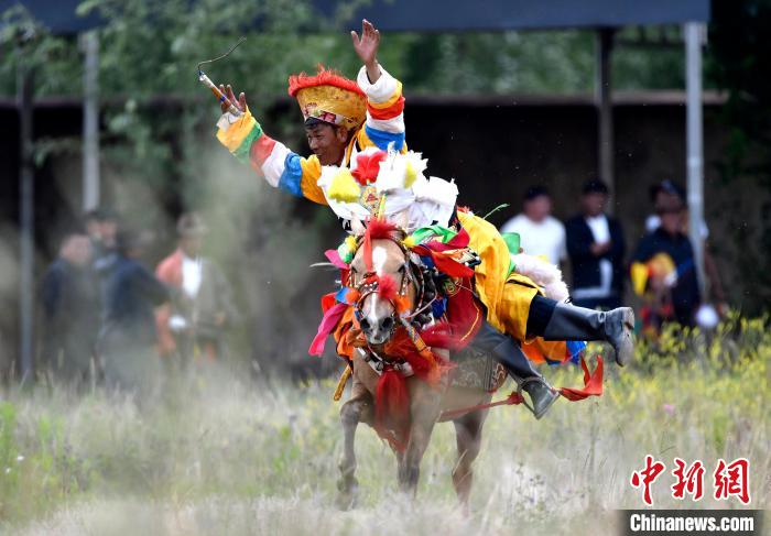 西藏拉薩：賽馬慶?！巴?jié)”