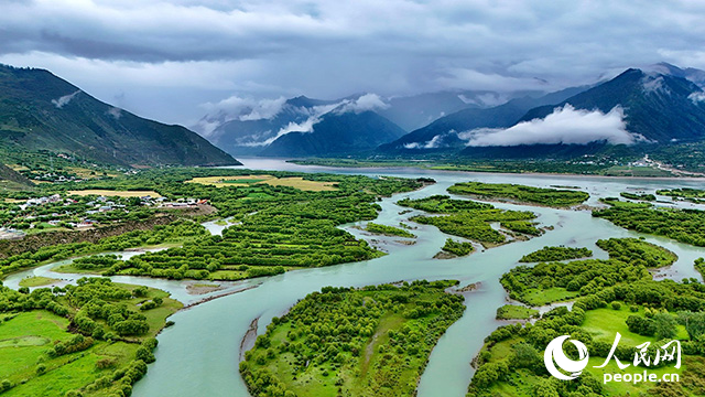 雅尼國家濕地公園風(fēng)景如畫。人民網(wǎng)記者 次仁羅布攝