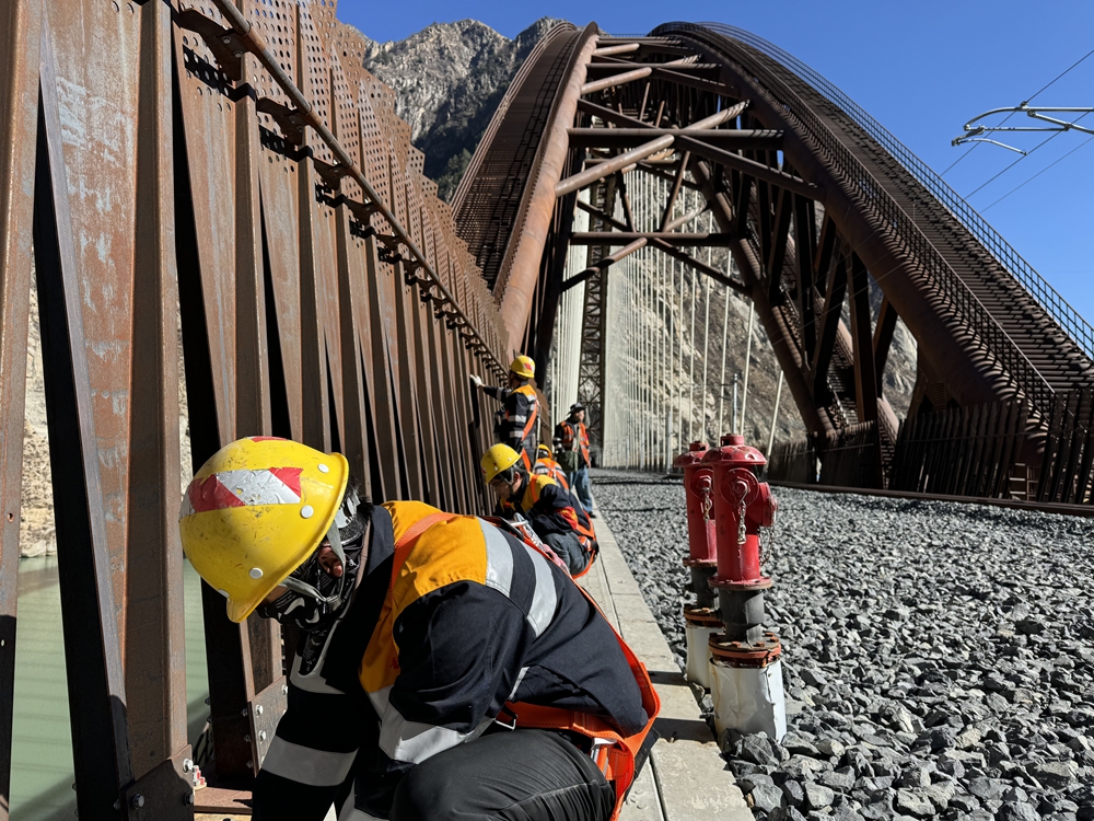 螺栓檢查。馬生明攝