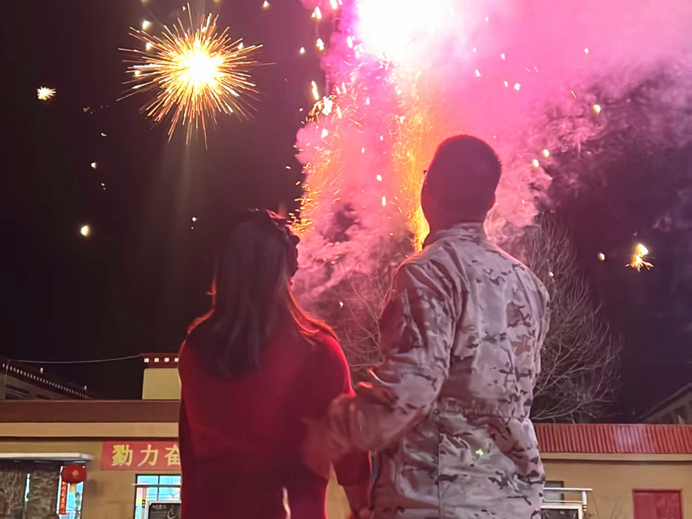 來(lái)隊(duì)家屬的溫馨瞬間?；粢綌z