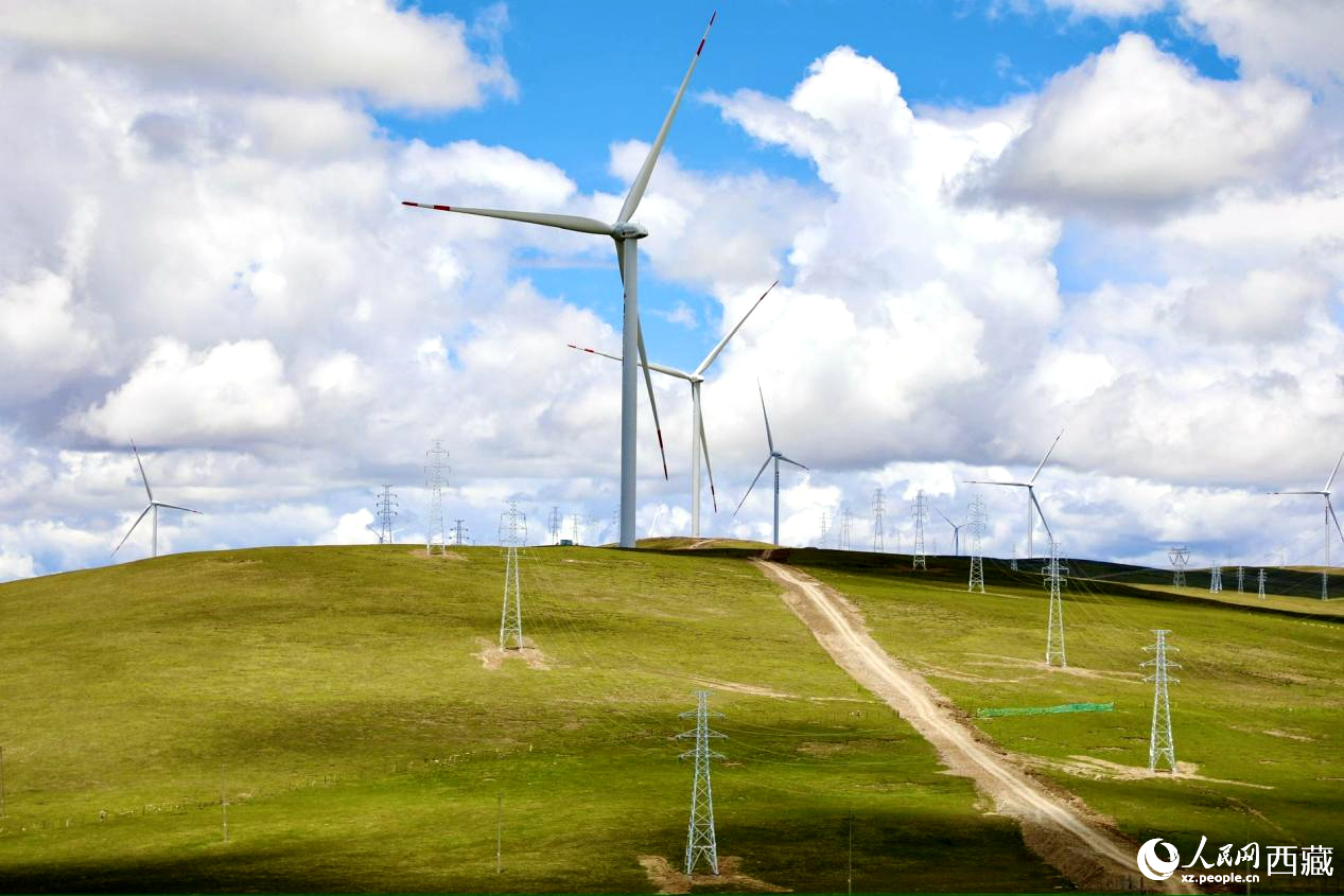 西藏那曲市色尼區(qū)的歐瑪亭嘎風(fēng)電場。