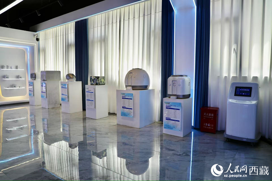 各類制氧產(chǎn)品。人民網(wǎng)記者 次仁羅布攝