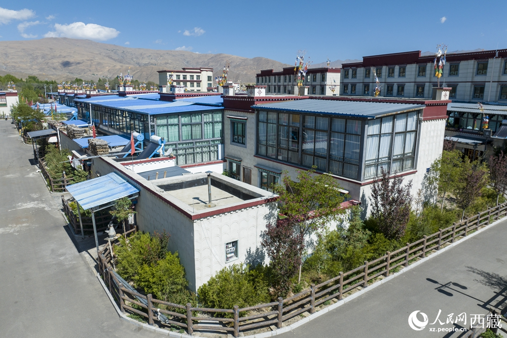 寬敞明亮的藏式民居。人民網(wǎng)記者 次仁羅布攝