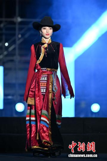 西藏首屆民族舞臺服飾設(shè)計(jì)大賽拉薩啟幕