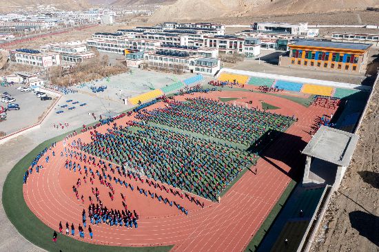 定日縣第二初級(jí)中學(xué)全貌。人民網(wǎng)記者 翁奇羽攝