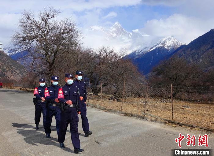 西藏林芝戍邊民警：為“你”翻山越嶺，卻無心看風景