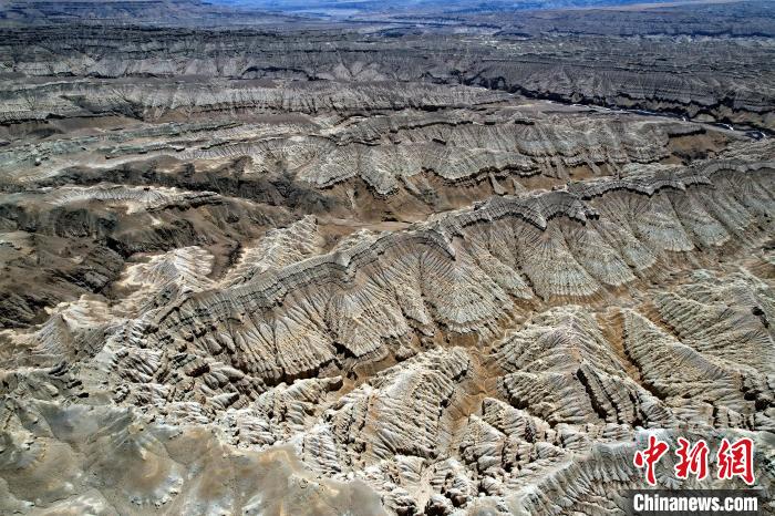 4月5日，西藏阿里札達(dá)土林。(無(wú)人機(jī)照片) 李林 攝