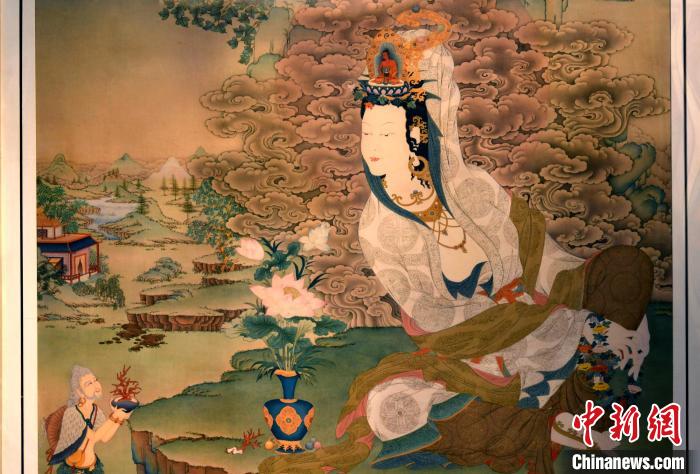 圖為5月16日，展覽中新創(chuàng)唐卡作品《靜息觀音》(局部)?！±盍?攝