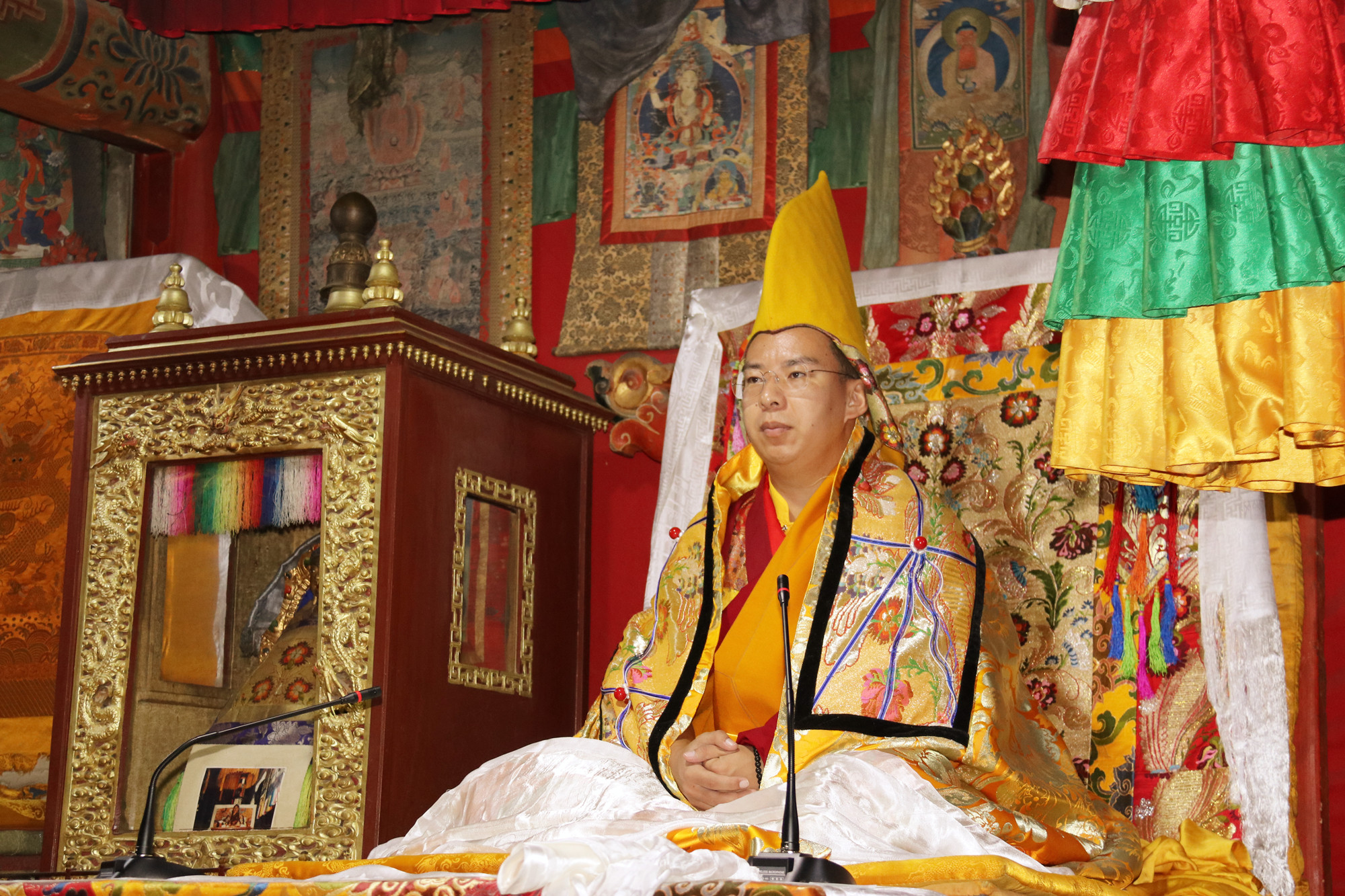 班禪大師在大經(jīng)堂講經(jīng)。攝影：袁星宇.jpg