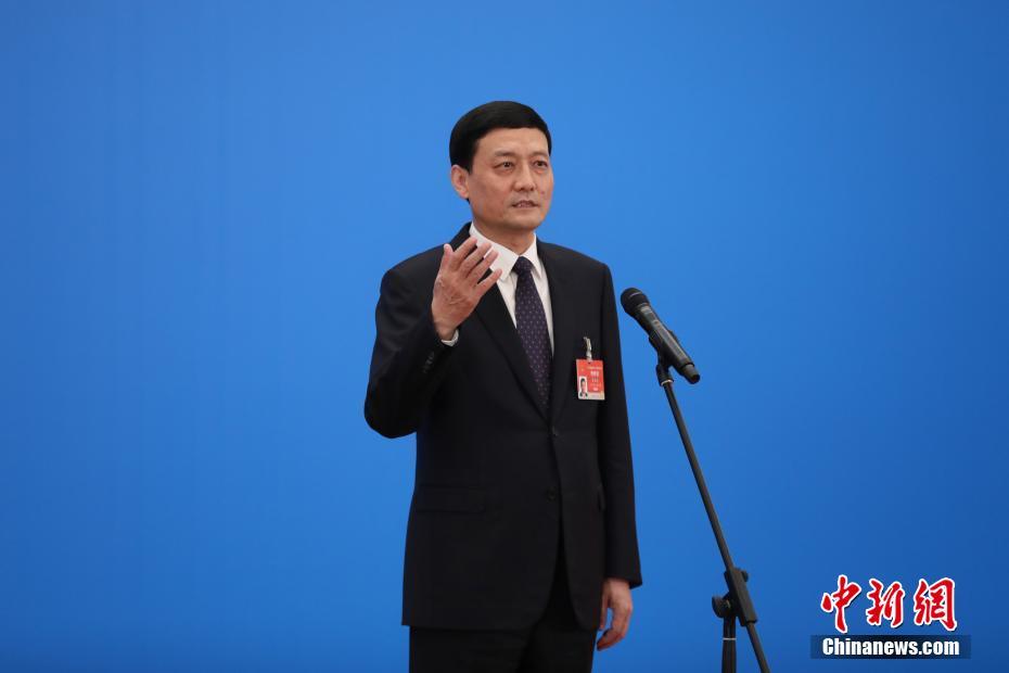 3月8日，第十三屆全國人民代表大會第四次會議舉行第二場“部長通道”采訪活動。圖為中國工業(yè)和信息化部部長肖亞慶通過網(wǎng)絡(luò)視頻方式接受采訪。 <a target='_blank' ><p  align=