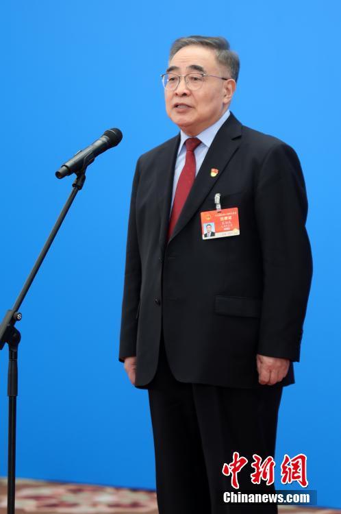 3月8日，第十三屆全國人民代表大會第四次會議舉行第二場“代表通道”采訪活動。圖為全國人大代表張伯禮通過網(wǎng)絡(luò)視頻方式接受采訪。 <a target='_blank' ><p  align=