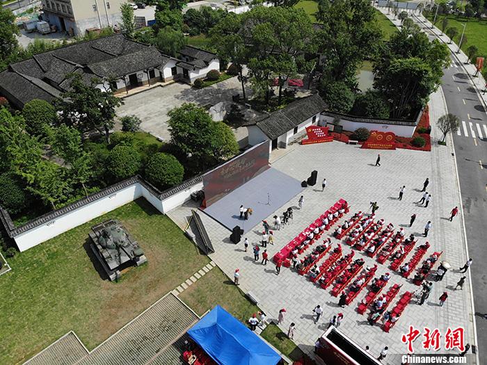 31日上午，“在這里讀懂初心使命——網(wǎng)絡(luò)媒體革命老區(qū)行”網(wǎng)絡(luò)主題采訪活動(dòng)湖南站啟動(dòng)儀式在長沙許光達(dá)故居舉行。<a target='_blank'  ><p  align=
