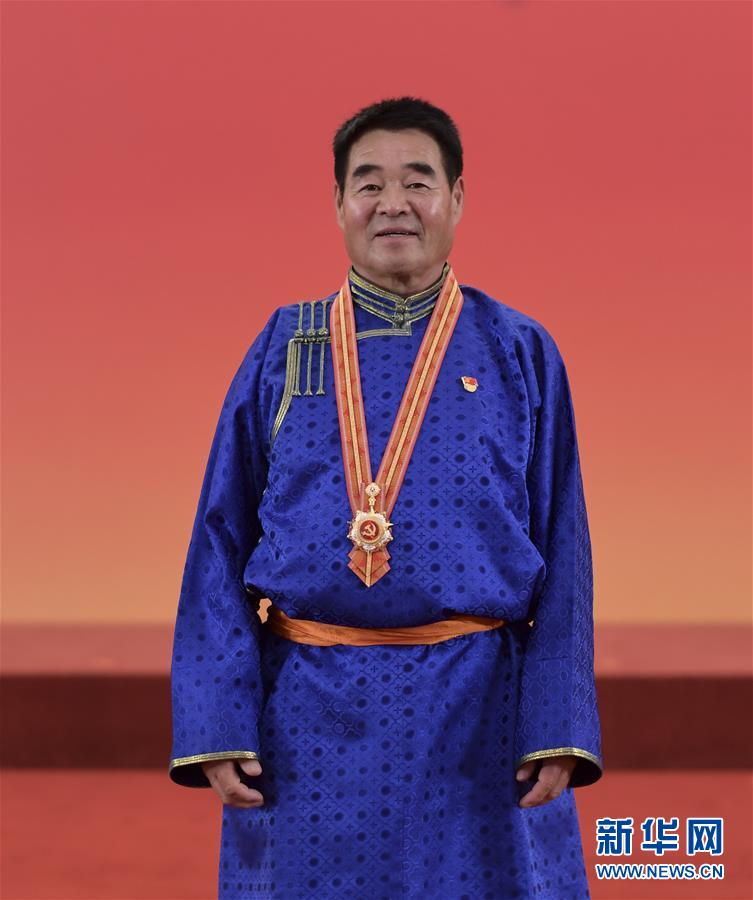 （奮斗百年路　啟航新征程·“七一勛章”獲得者·圖文互動）（2）“草原之子”廷·巴特爾：讓草原綠起來，幫牧民富起來