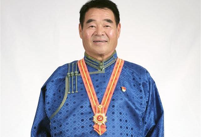 （奮斗百年路　啟航新征程·“七一勛章”獲得者·圖文互動）（1）“草原之子”廷·巴特爾：讓草原綠起來，幫牧民富起來