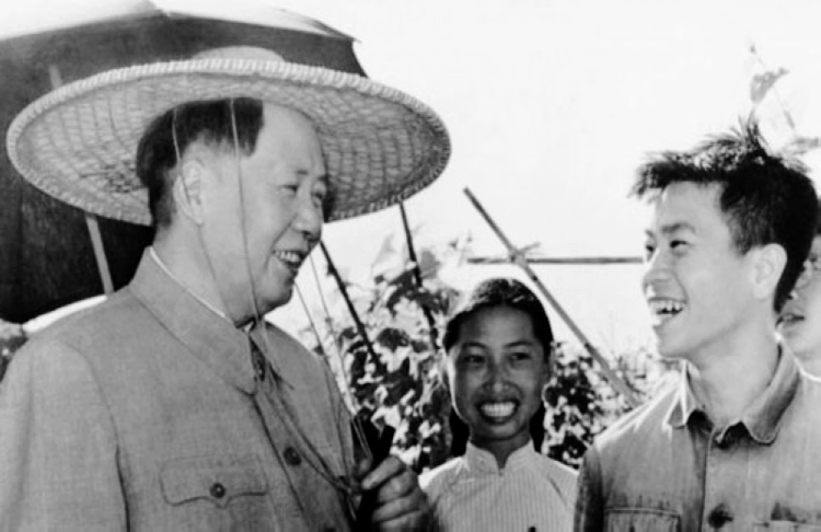 1958年，毛主席在廣東視察。